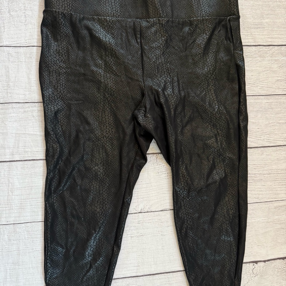 Torrid Pixie Pull On Plus Size 4 Black Ankle Pant… - image 7